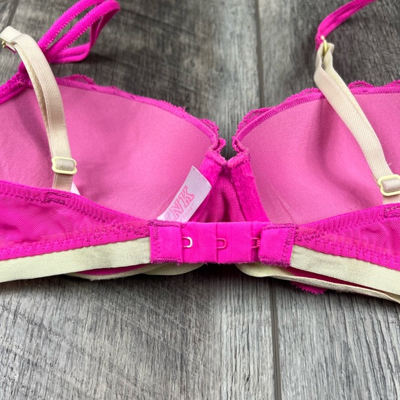 32B VS Pink Lace Date Bra - Picture 6 of 11